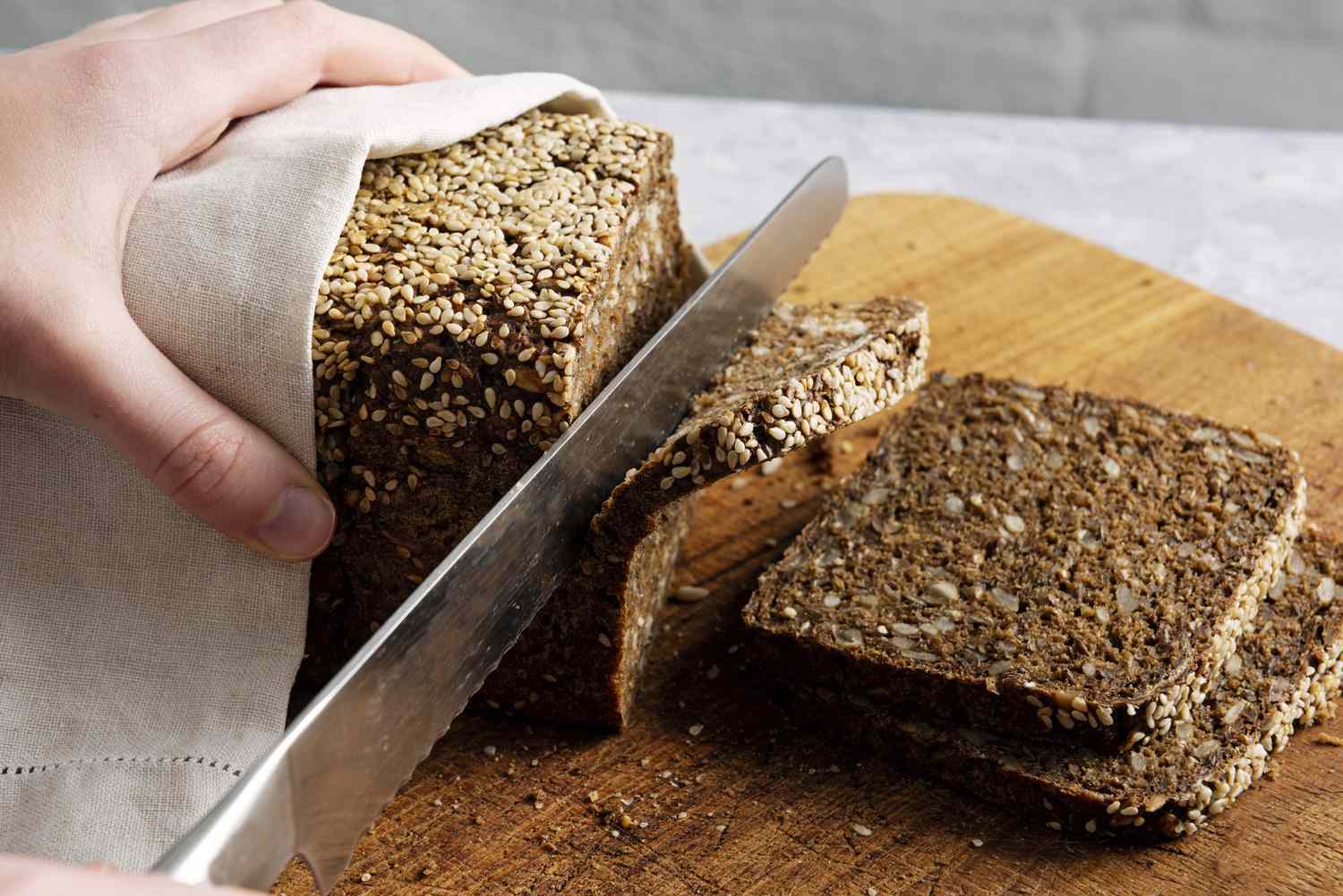 Диетологи рассказали, чем полезен для здоровья цельнозерновой хлеб