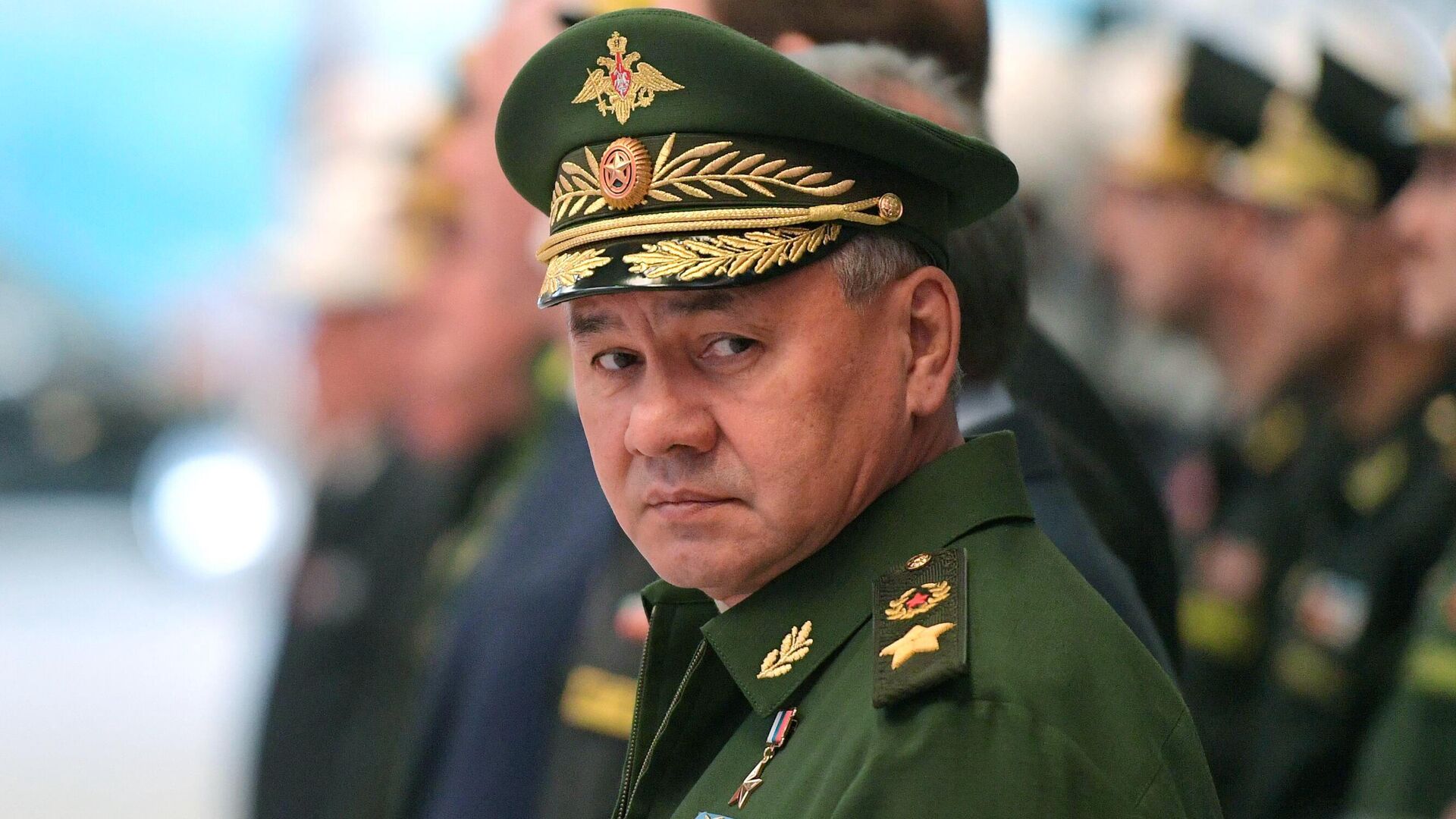 Шойгу заявил, что враг бросает позиции и отступает под натиском ВС РФ